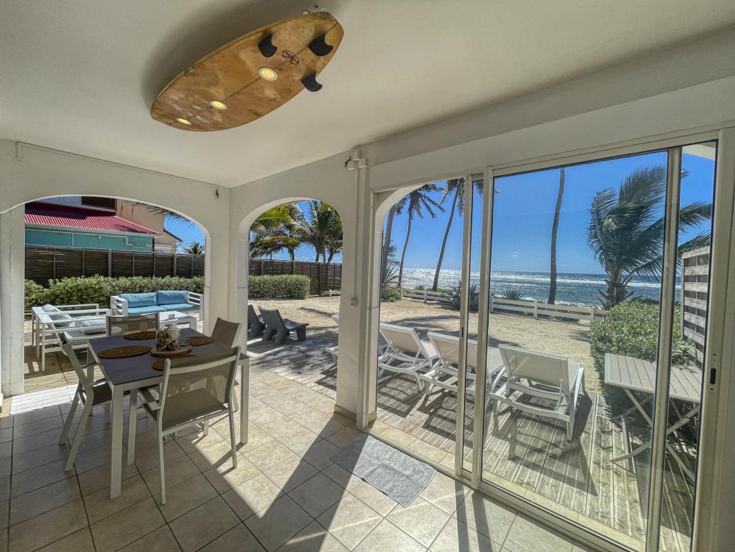 Villa pieds dans l'eau à louer à Saint François Guadeloupe-la terrasse-5